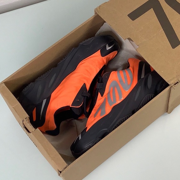 Adidas Yeezy Boost 700 MNVN orange Sneakers size 2 kids - Picture 13 of 13